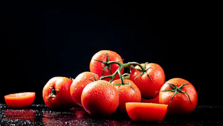 Tüfen Pferde Tomaten essen - Titelbild